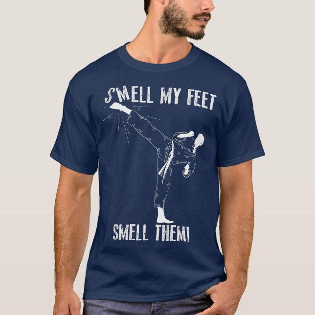 Riecht mir nach dem Feet, riecht sie Funny Karate  T-Shirt (Vorderseite)