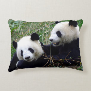Riesen-Panda-Bears essen Bambus und spielen (lusti Dekokissen