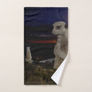 Riesenmeerkat Watching Small Meerkat Handtuch