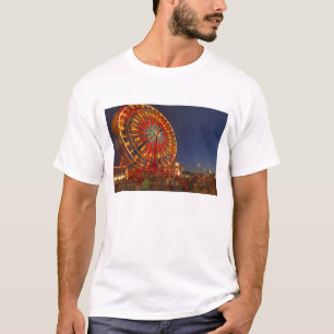 Riesenrad in der Dämmerung im Nordwesten Montanas T-Shirt