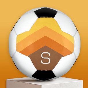 Riesige farbenfrohe Chevron-Pfeile mit Monogramm Fußball