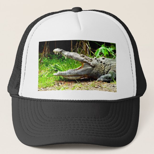 Riesiger Alligator mit seinem Mund offen Truckerkappe (Vorderseite)