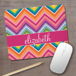 Riesiges Zickzack Muster mit Namen Mousepad<br><div class="desc">Ein feines,  grafisches Zickzack-Design in süßen,  fröhlichen Farben. Dieses farbenfrohe Design findet man in vielen beliebten Gehäusebaustilen. Wenn Sie Anpassungen an der Kunst,  klicken Sie auf die Schaltfläche Anpassen und Änderungen vornehmen.</div>