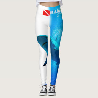 Riffhaie schwimmen im Blau Leggings