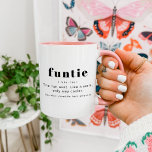 RILEY Modern Niedlich Funtie Definition Tante Tasse<br><div class="desc">Diese Keramik-Tasse bietet eine moderne Schriftart-Kombination und eine lustige Definition von 'Funtie'. Diese Kaffeetasse ist das perfekte Geschenk für Ihre Lieblings-Tante da draußen zum Geburtstag,  als Schwangerschaftsankündigung oder zu Weihnachten.</div>