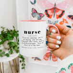 RILEY Moderne Niedliche Krankenversicherung Tasse<br><div class="desc">Diese Keramik Tasse bietet eine moderne Schriftart-Kombination und eine lustige Definition von "Krankenschwester". Diese Kaffeetasse ist das perfekte Geschenk für Ihre Lieblingsschwester da draußen für ihren Abschluss,  ihre Pflegebedürfnisse oder einfach nur weil sie buchstäblich unglaublich sind.</div>