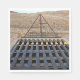 Rinder graten über die Schotterstraße. Wyoming, We Serviette
