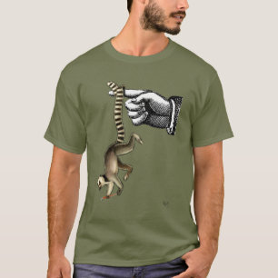 Ring angebundener Lemur auf Finger 2 T-Shirt