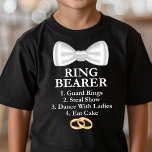 Ring Bearer Duties Funny Wedding T-Shirt<br><div class="desc">Mit diesem lustigen und niedlichen T - Shirt, der seine wichtigen Aufgaben skizziert, machen Sie Ihren Klingelträger bereit für den großen Tag! Dieser spielerische Tee ist perfekt für Jungs, die sich freuen, an der Hochzeitsfeier teilzunehmen. Das Design verfügt über eine Checkliste mit den Aufgaben der Trägerinnen, sodass es für den...</div>