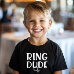 Ring-Typ T-Shirt<br><div class="desc">Mit diesem zauberhaften "Ring Typ" T - Shirt machen Sie Ihren Klingelträger für den großen Tag fertig! Dieses lustige und stilvolle Tee ist perfekt für Jungs, die begeistert sind, eine wichtige Rolle bei der Hochzeitsfeier zu spielen. Das niedliche Design mit den Worten "Ring Typ" und einem Paar Ringe macht es...</div>