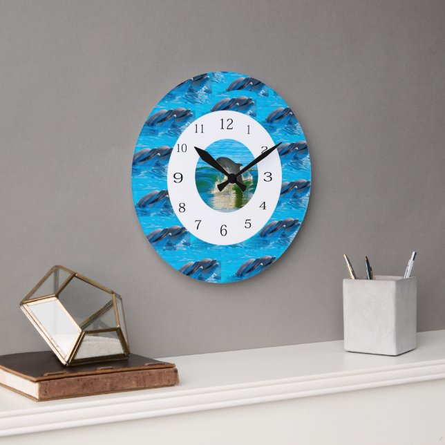 Ringe der Delphine, Große Wanduhr (Büro)