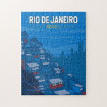 Rio De Janeiro Brasilien Favela Art Vintag<br><div class="desc">Rio De Janeiro retro Vektor Reise Design. Rio de Janeiro,  Brasilien,  ist eine pulsierende Stadt,  die für ihre atemberaubenden Strände bekannt ist. Ikonische Sehenswürdigkeiten wie Christus der Erlöser und der Zuckerhut und das weltberühmte Karnevalfestival.</div>