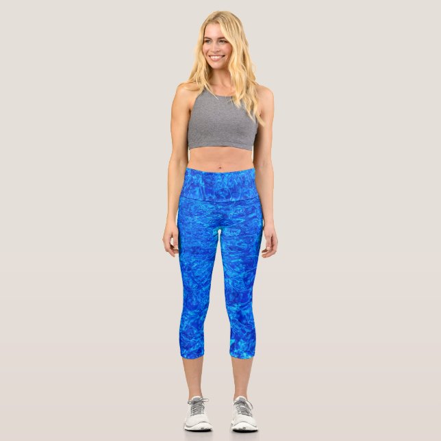 Rippel in einem blauen Pool auf der Capris (Vorderseite)