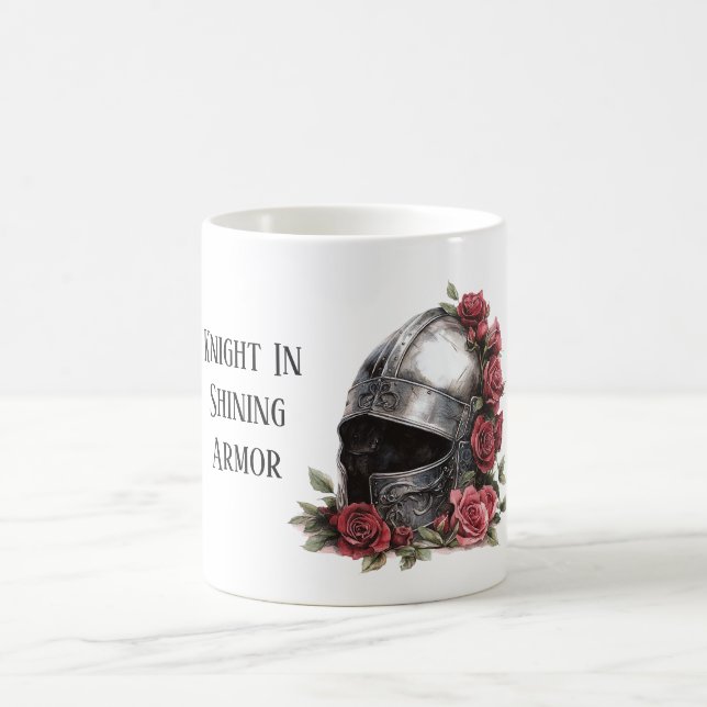 Ritter in schimmernder Rüstung Helm rote Rosen Kaffeetasse (Mittel)