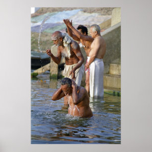 Ritual Bath in River Ganges, Varanasi, Indien Poster