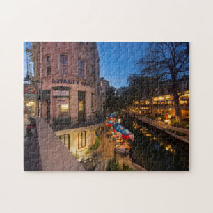 Riverwalk bei Dämmerung im Stadtzentrum von San A