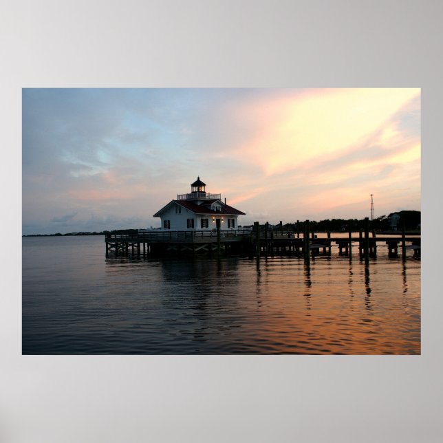 -Roanoke Lighthouse in Dusk Poster (Vorne)