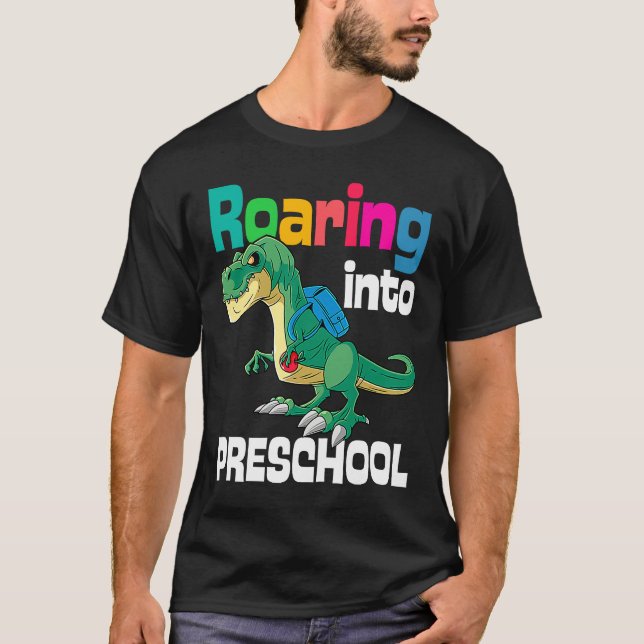 Roaring Into Preschool Dinosaur Teacher Pre K Back T-Shirt (Vorderseite)