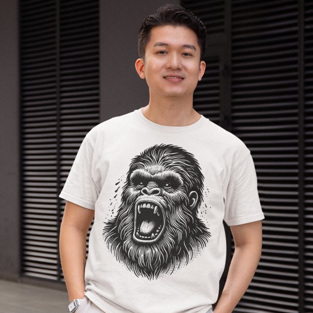 Roaring Sasquatch Aggressives Verhalten grafisches T-Shirt (Von Creator hochgeladen)