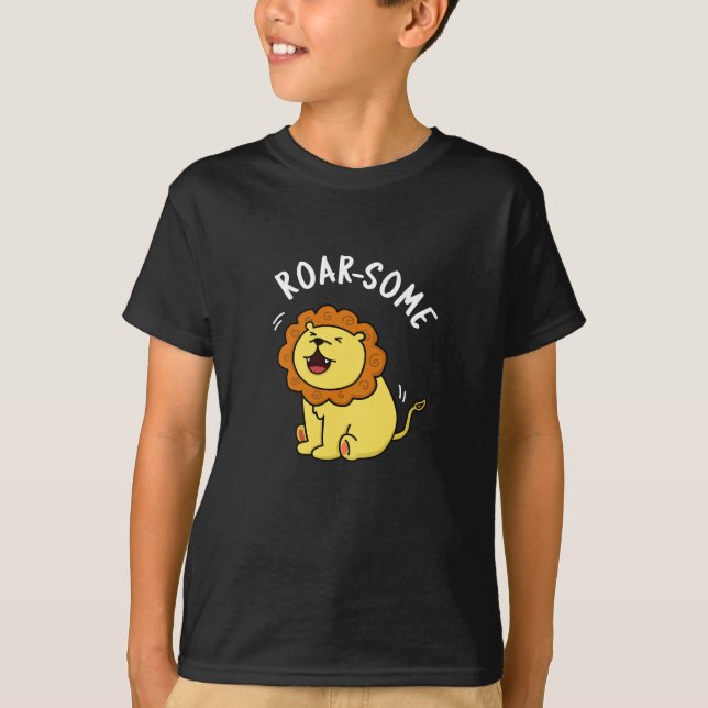 Roarsome Funny Roaring Lion Pun Dark BG T-Shirt (Vorderseite)