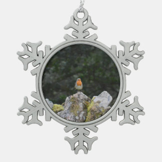 Robin an einer trockenen Steinmauer Schneeflocken Zinn-Ornament