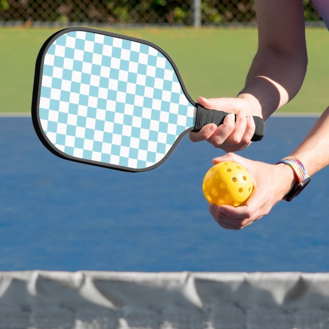Robin Egg Blau mit weißem Quadrat Muster Pickleball Schläger (InSitu)