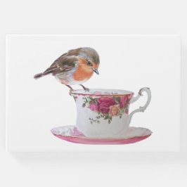 Robin sur un livre d'or d'une tasse de thé
