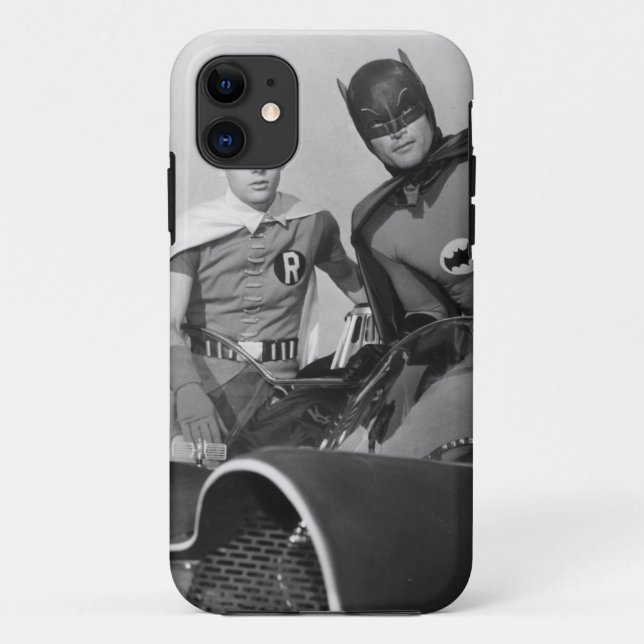 Robin und Batman Stehend in Batmobile Case-Mate iPhone Hülle (Rückseite)