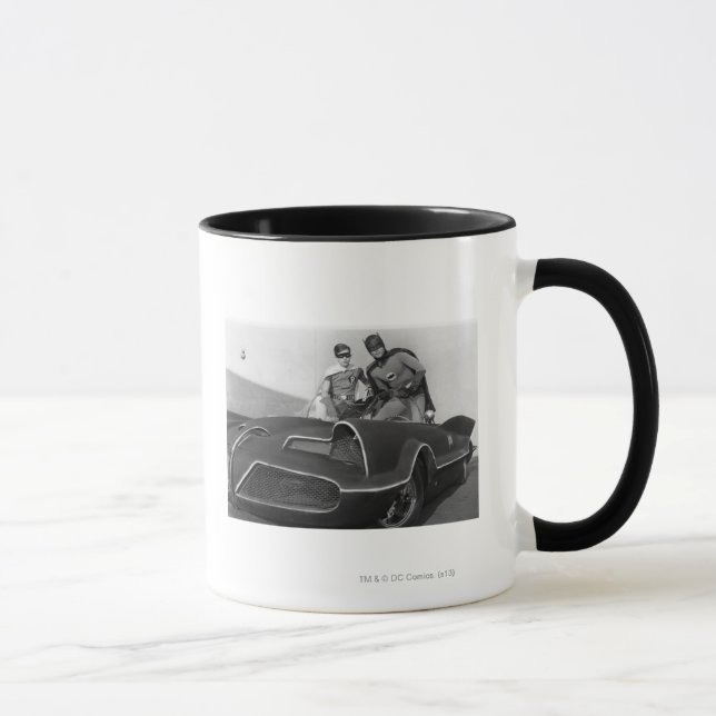 Robin und Batman Stehend in Batmobile Tasse (Rechts)