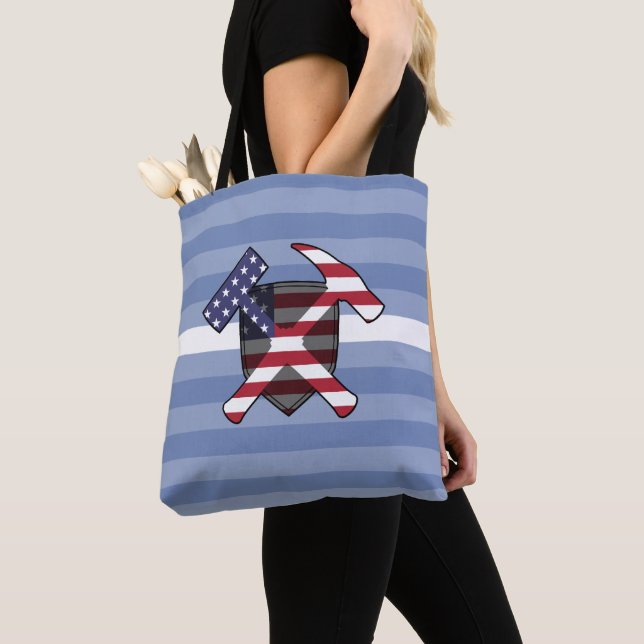 Rock-Hammer-Logo des Geologen mit amerikanischer F Tasche (Von Nahem)