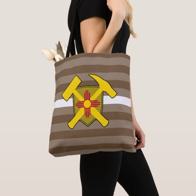 Rock-Hammer-Logo des Geologen mit New Mexico-Flagg Tasche (Von Nahem)