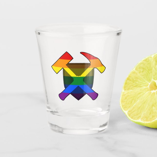 Rock Hammer Shield von Geologist - LGBT Regenbogen Schnapsglas (Vorderseite)
