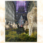Rockefeller Plaza Christmas NYC<br><div class="desc">Diese wunderbare Weihnachtslandschaft am Rockefeller Plaza scheint heute weit weg zu sein, aber es wird Ihnen gefallen, wenn Sie fertig sind. Größe: (Hinweis: wird auch mit 520 Stück / 16x20) 11" x 14" Puzzle mit Geschenkboxen, 252 Stück. Dieses Puzzle bietet nicht nur Unterhaltung, sondern ist auch ein schöner Sake, den...</div>
