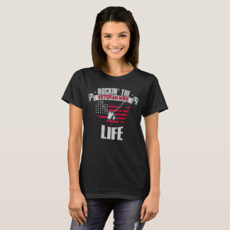 Rockin 'The Veteran Wife Life T-Shirt