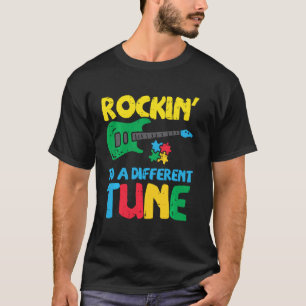 Rockin to Different Tune Guitar Autismus Bewusstse T-Shirt