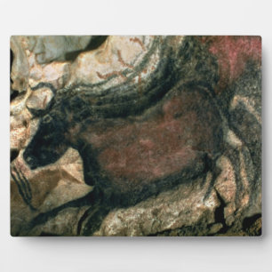 Rockmalerei eines schwarzen Stiers, um 17000 v. Ch Fotoplatte
