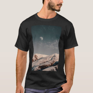 Rocky Mountain Schnee unter dem Mond Aktiv T-Shirt
