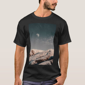 Rocky Mountain Schnee unter dem Mond Aktiv T-Shirt