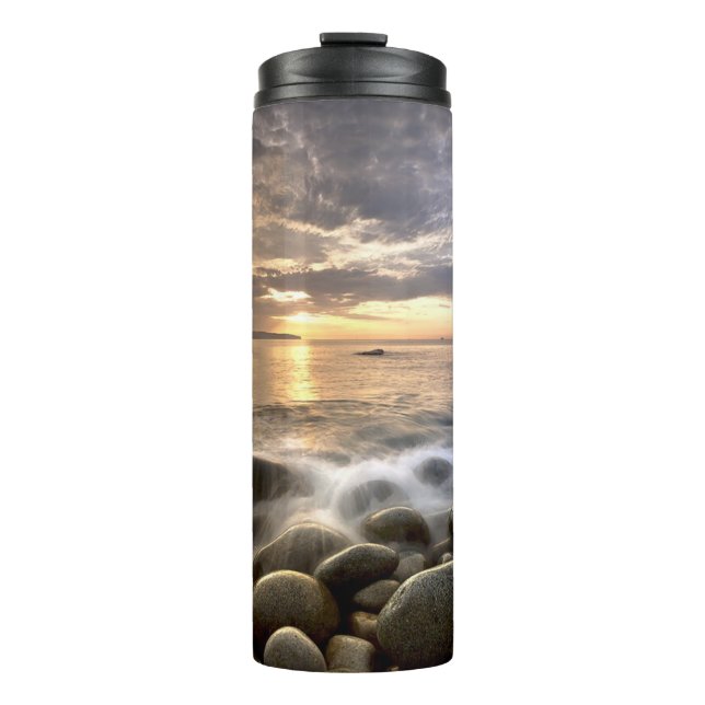 Rocky Waters Thermosbecher (Vorderseite)