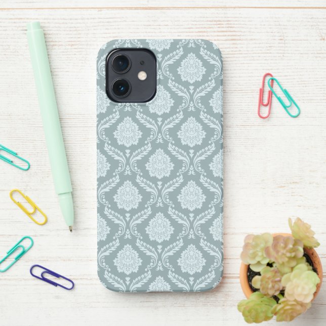 Rococo Damask Rpt Pattern Duck Egg Blue+Teal iPhone 12 Hülle (Auf dem Schreibtisch)