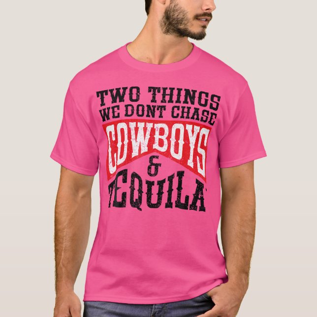 Rodeo zwei Dinge, die wir nicht jagen Cowboys und  T-Shirt (Vorderseite)