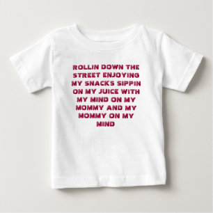Roll den Strampler runter. Baby-Bodysuit