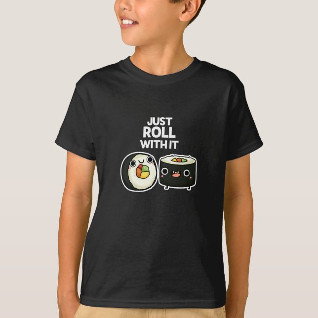 Roll mit ihm lustige Sushi Roll Pun Dark BG T-Shirt (Vorderseite)