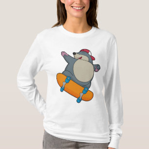 Rolle als Skater mit Skateboard T-Shirt