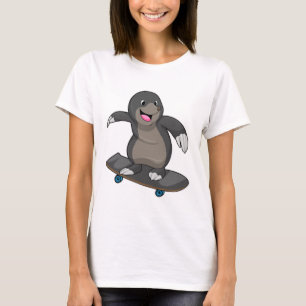 Rolle als Skater mit Skateboard T-Shirt