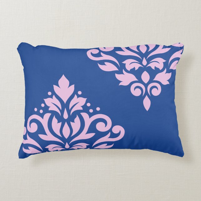 Rollen Damask Art I Pink on Blue Dekokissen (Vorderseite)