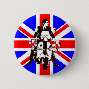 Rollerfahrer mit Union Jack Hintergrund Button