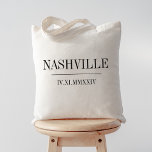 Roman Numerus Datum und Hochzeit in der Stadt Tragetasche<br><div class="desc">Diese modernen,  minimalistischen Hochzeitstaschen machen tolle Brautparty-Geschenke,  Begrüßungstaschen oder Gefallen. Sauberes minimales Design kennzeichnet Ihre Hochzeitsstadt und Datum in modernen schwarzen Serifenschrift,  geteilt durch einen Single Linie. Ihr Hochzeitstermin in römischen Zahlen fügt eine schicke Touch hinzu.</div>