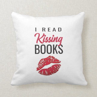 Romance Reader Throw Pillow Kissen