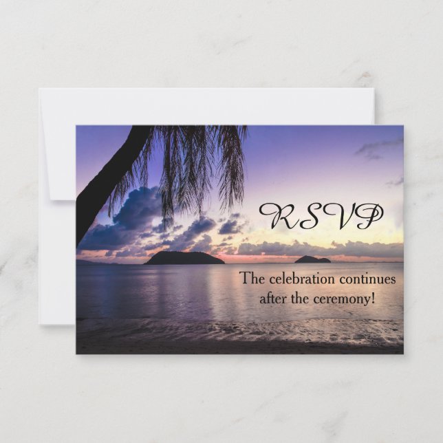 Romantic Beach Lila Sunset Wedding RSVP Karte (Vorderseite)